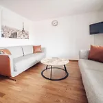 Apartment House On Lake/ Hl *