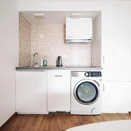 House On Lake/ Hl Lägenhet