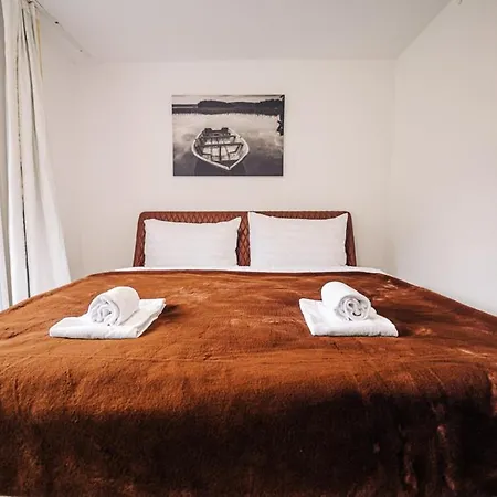 House On Lake/ Hl * Därligen