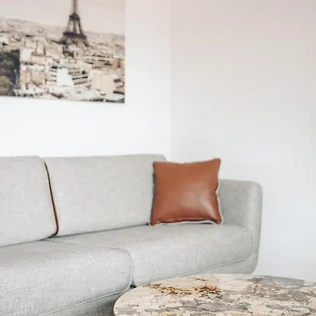 House On Lake/ Hl Lägenhet