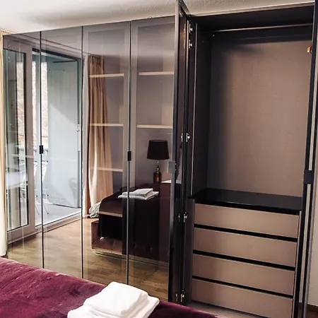 House On Lake/ Hl Lägenhet