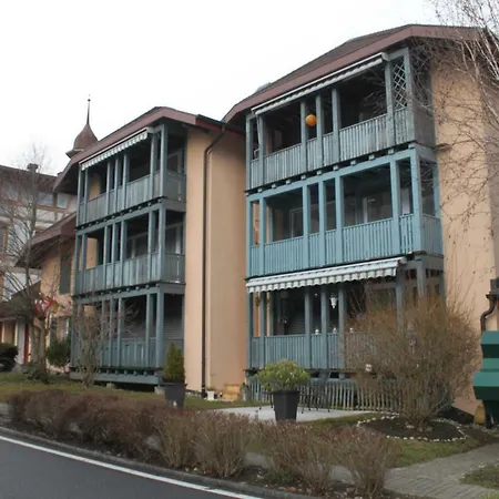 House On Lake/ Hl Lägenhet *