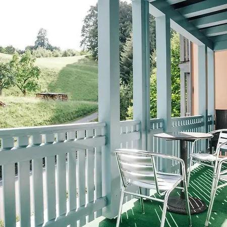 House On Lake/ Hl Lägenhet Därligen