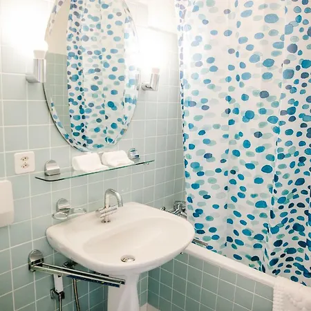 House On Lake/ Hl * Därligen