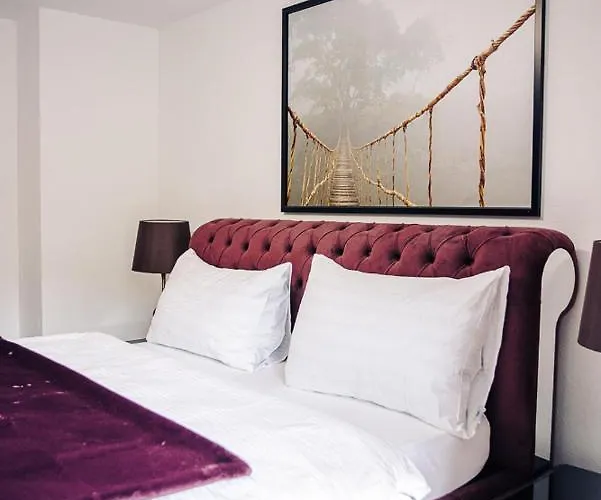 House On Lake/ Hl Lejlighed *