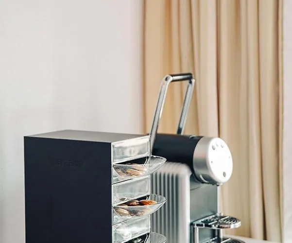 House On Lake/ Hl Lejlighed