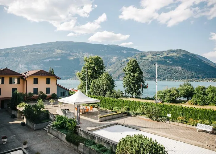 House On Lake/ Hl Lejlighed Därligen