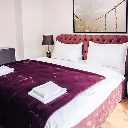 House On Lake/ Hl Lejlighed Därligen