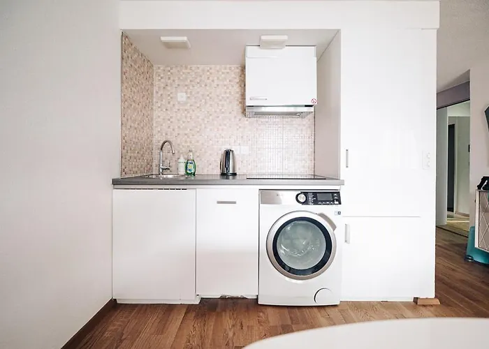 House On Lake/ Hl Lejlighed