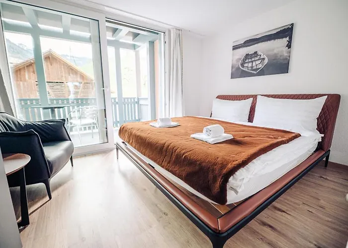 House On Lake/ Hl Lejlighed Därligen