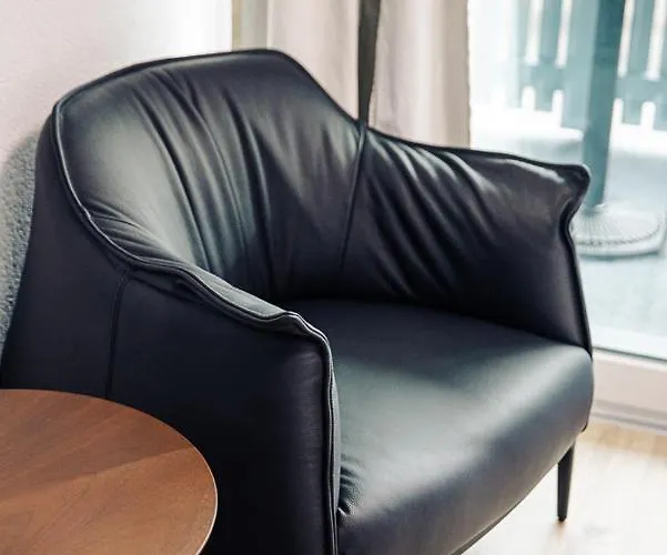 House On Lake/ Hl Lejlighed *