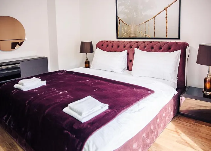 House On Lake/ Hl Lejlighed Därligen