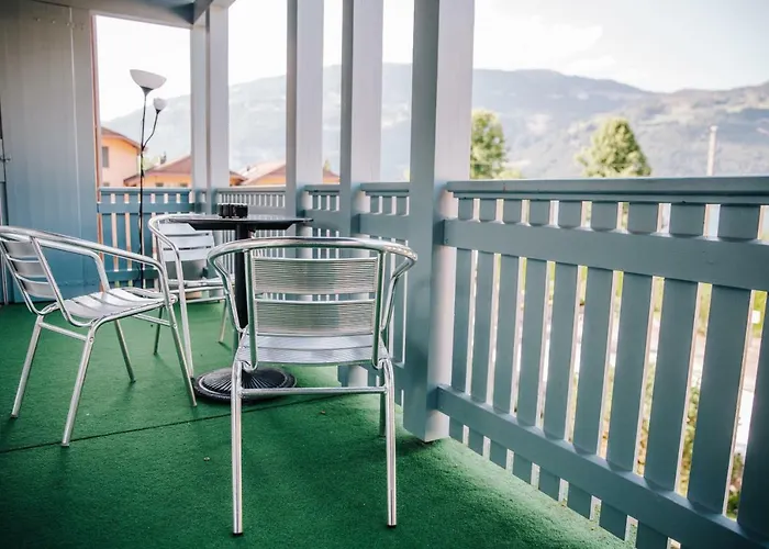 House On Lake/ Hl Lejlighed