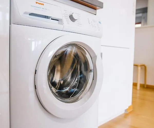 House On Lake/ Hl Lejlighed *