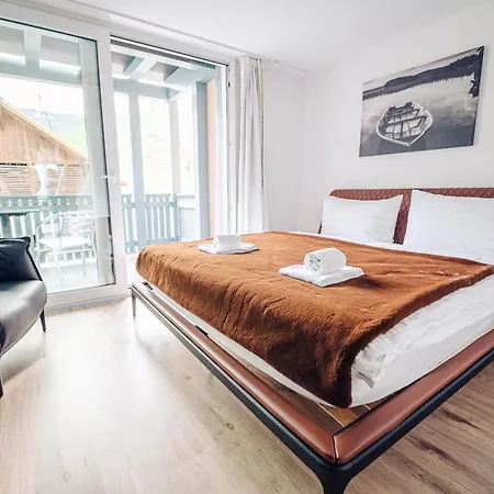 House On Lake/ Hl Daire Därligen